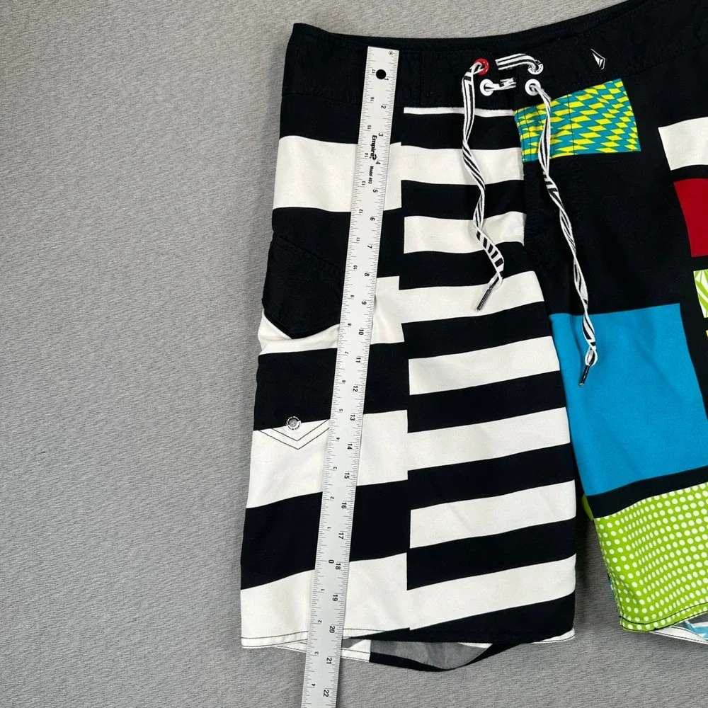 Volcom Crazy 8 Mod Board Shorts Mens 30 Black White Multi Color Stripe Y2K